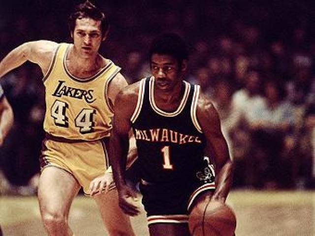 天津男篮官宣：已与自由球员何思雨完成签约 新赛季他将重批天津战袍