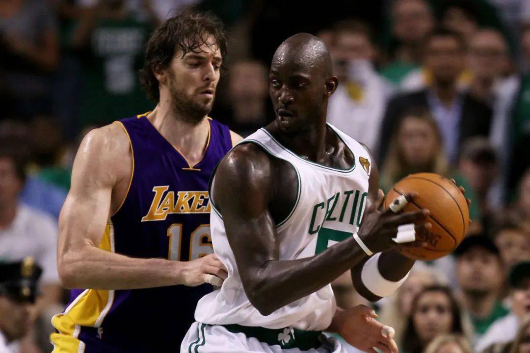 扎心了西蒙斯过去两个赛季打了61场比赛＞恩比德的58场.